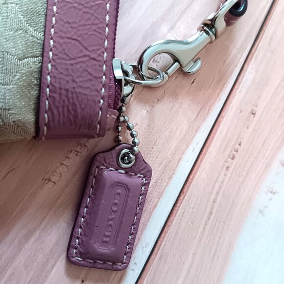 💥NWOT💥 COACH C SIGNATURE Tan Jacquard and Mauve Pebbled Leather Wristlets - Picture 8 of 8